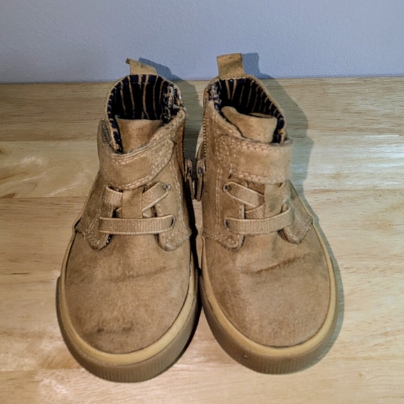 Lot of Boy Shoes - Picture 2 of 10